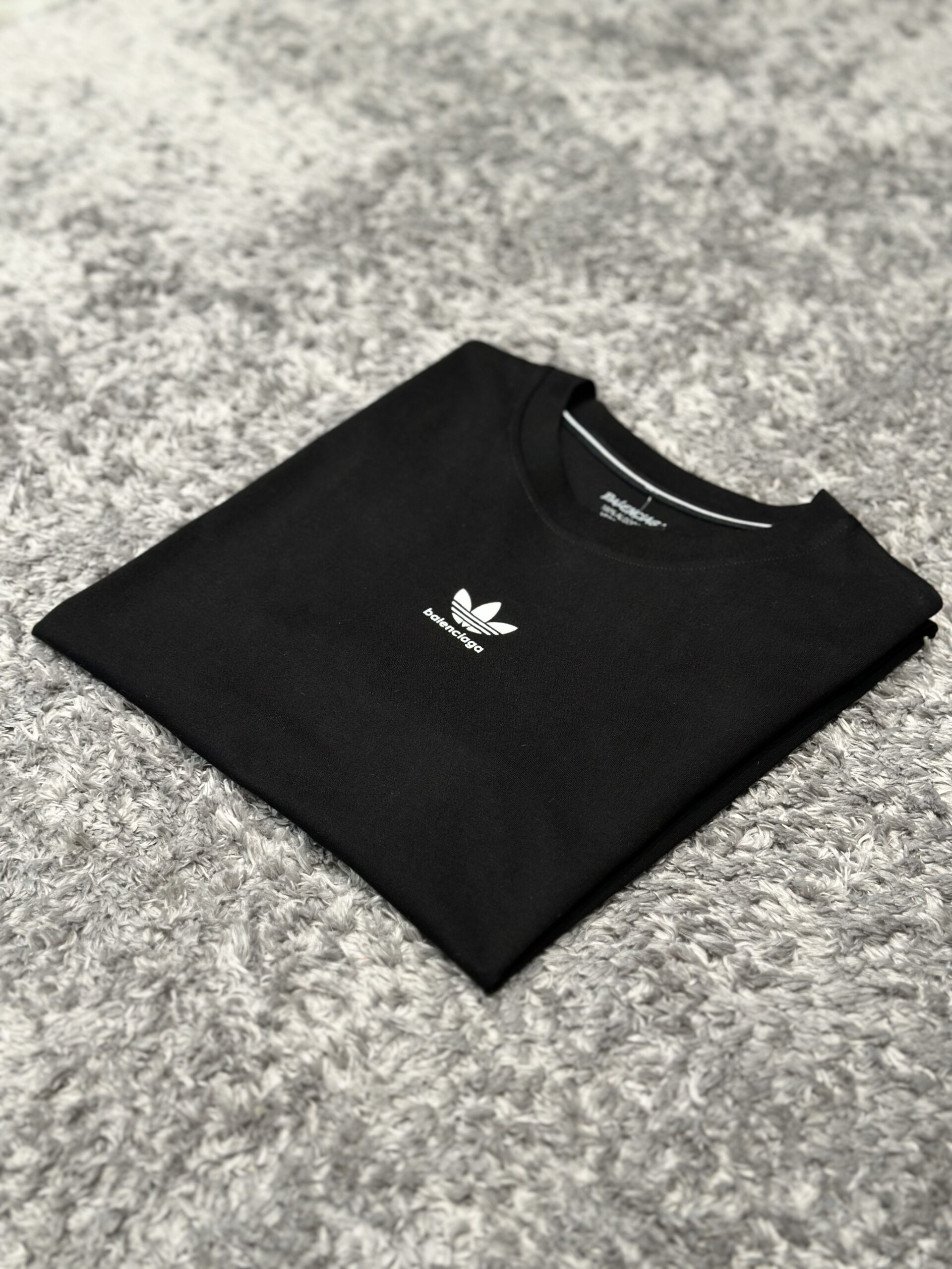 Camiseta Balenciaga Premium | Lino Conceito